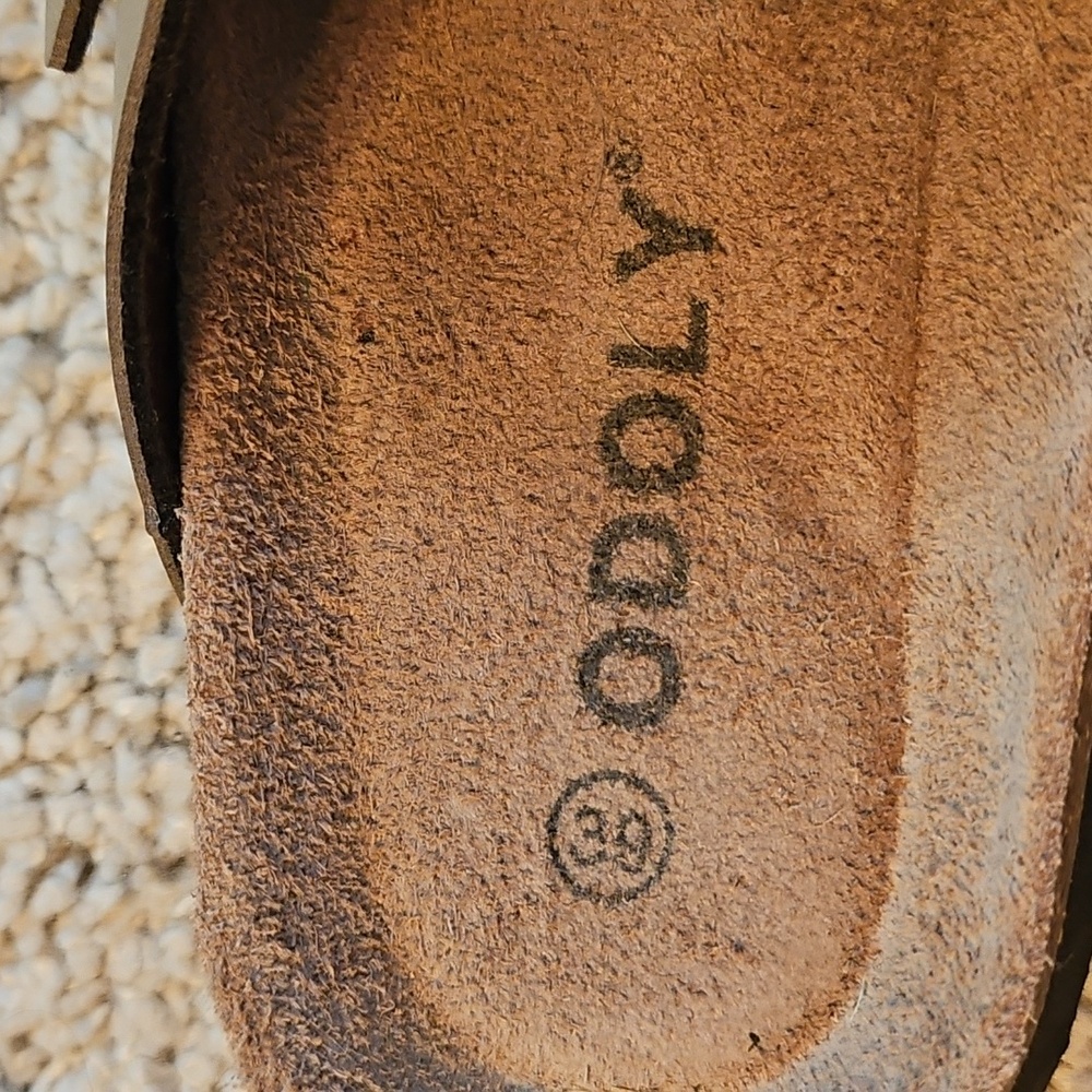 Odoly Sandals - Picture 3 of 3